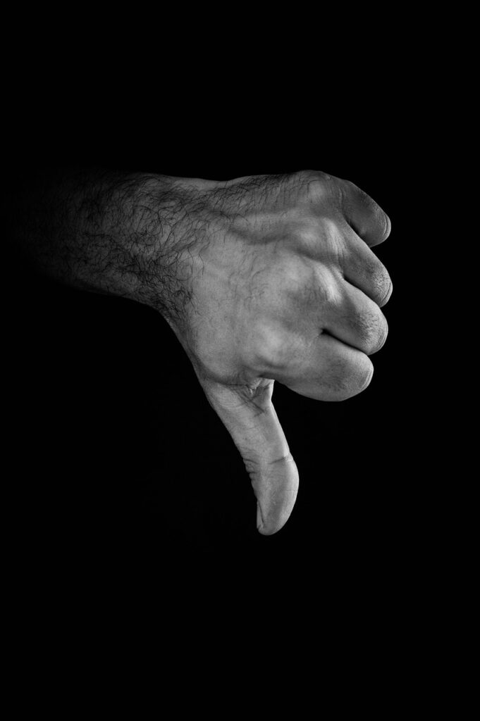 手のひび割れが治らない原因と対策は？