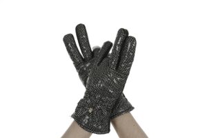 40代の手のひび割れを職場でOKな使い心地のケア方法は？