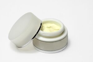 40代におすすめの手肌を保湿する小さめチューブのハンドクリームは？