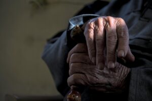 年齢肌の手にぴったりなハンドクリームの選び方としわ対策は？